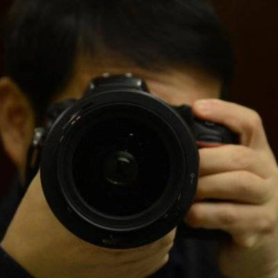 李山冕，江西金溪人，中国摄影家协会会员、中国散文学会会员、江西省作家协会会员。有摄影、诗歌、漫画、评论、小小说、散文等发表在《人民日报》《光明日报》《法制日报》《中国摄影报》《人民摄影报》《江西日报》《诗探索》《诗选刊》等报刊上，并有作品在全国各级大赛上获奖。